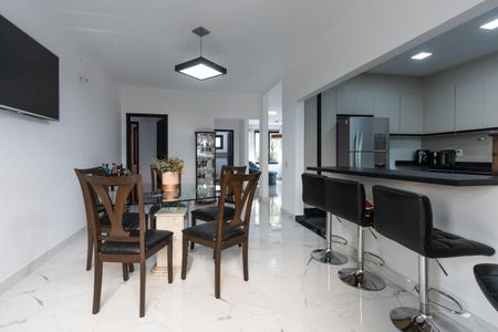 Casa à venda com 258m², 4 quartos e 6 vagasCozinha