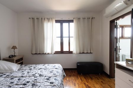 Casa à venda com 258m², 4 quartos e 6 vagasSuíte 3