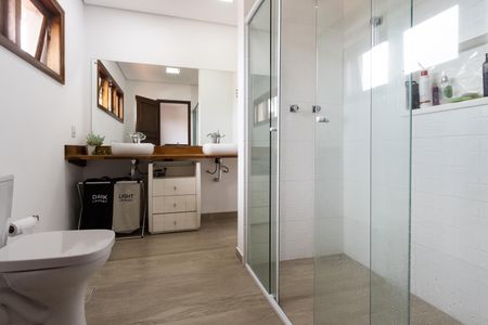 Casa à venda com 258m², 4 quartos e 6 vagasBanheiro da Suíte 3