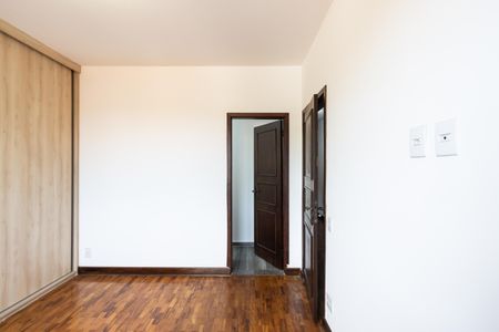 Casa à venda com 258m², 4 quartos e 6 vagasSuíte 2