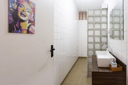 Casa à venda com 258m², 4 quartos e 6 vagasBanheiro 2