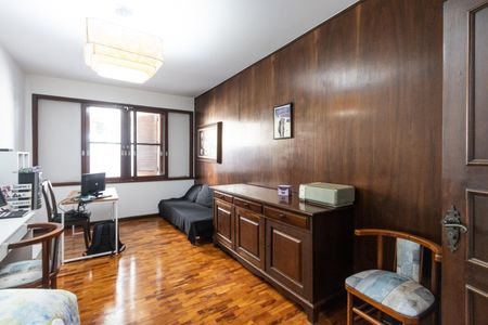 Casa à venda com 258m², 4 quartos e 6 vagasSuíte 2