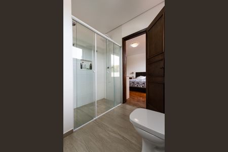 Casa à venda com 258m², 4 quartos e 6 vagasBanheiro da Suíte 3