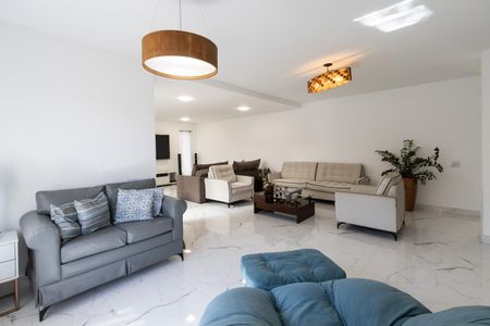 Casa à venda com 258m², 4 quartos e 6 vagasSala