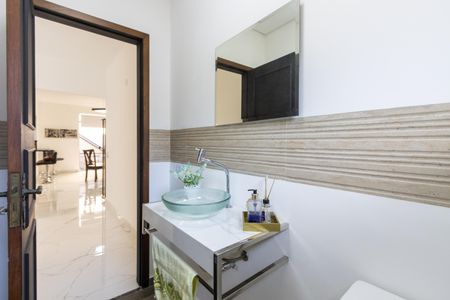 Casa à venda com 258m², 4 quartos e 6 vagasLavabo