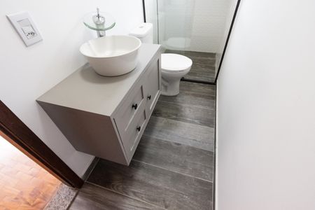 Casa à venda com 258m², 4 quartos e 6 vagasBanheiro da Suíte 2