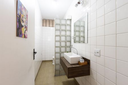 Casa à venda com 258m², 4 quartos e 6 vagasBanheiro 2