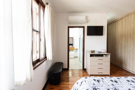 Casa à venda com 258m², 4 quartos e 6 vagasSuíte 3