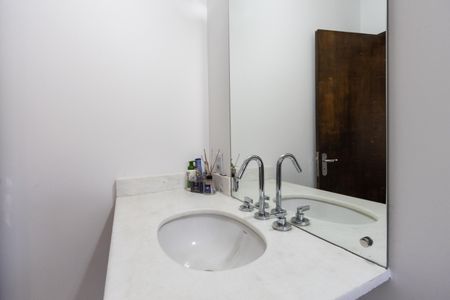 Casa à venda com 258m², 4 quartos e 6 vagasBanheiro da Suíte 1