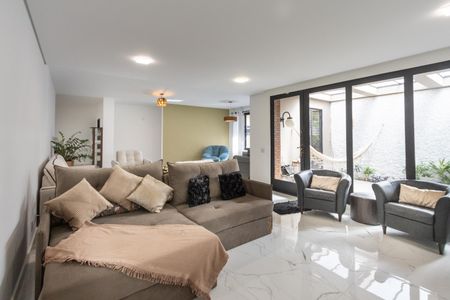 Casa à venda com 258m², 4 quartos e 6 vagasSala