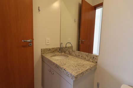Apartamento para alugar com 70m², 2 quartos e 1 vaga Apartamento para alugar com 70m², 2 quartos e 1 vagaBanheiro da Suíte