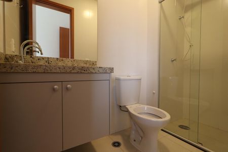 Apartamento para alugar com 70m², 2 quartos e 1 vaga Apartamento para alugar com 70m², 2 quartos e 1 vagaBanheiro da Suíte