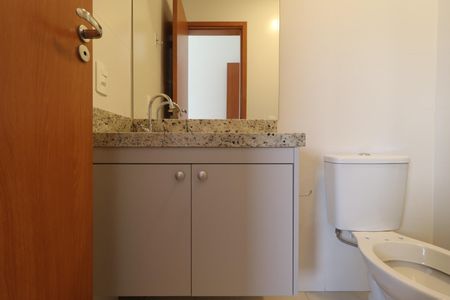 Apartamento para alugar com 70m², 2 quartos e 1 vaga Apartamento para alugar com 70m², 2 quartos e 1 vagaBanheiro da Suíte