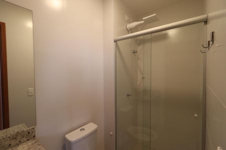 Apartamento para alugar com 70m², 2 quartos e 1 vaga Apartamento para alugar com 70m², 2 quartos e 1 vagaBanheiro da Suíte