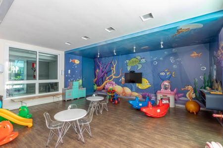 Apartamento à venda com 180m², 4 quartos e 4 vagasÁrea comum - Playground
