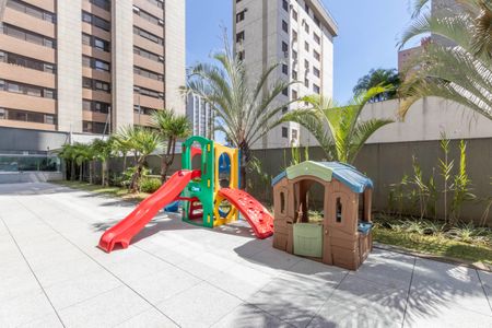 Apartamento à venda com 180m², 4 quartos e 4 vagasÁrea comum - Playground