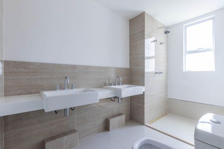 Apartamento à venda com 180m², 4 quartos e 4 vagasBanheiro da Suíte 1