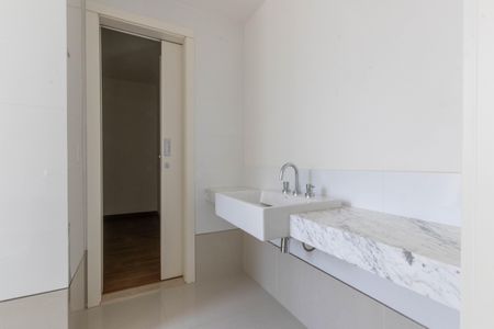 Apartamento à venda com 180m², 4 quartos e 4 vagasBanheiro da Suíte 2
