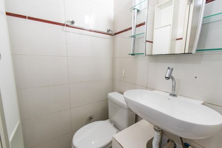 Banheiro de kitnet/studio para alugar com 1 quarto, 26m² em Liberdade, São Paulo
