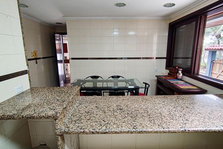 Casa à venda com 310m², 4 quartos e 2 vagascozinha