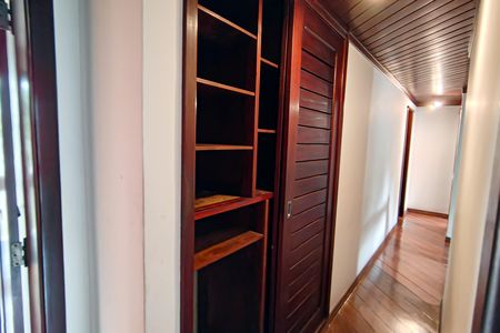 Casa à venda com 310m², 4 quartos e 2 vagascorredor