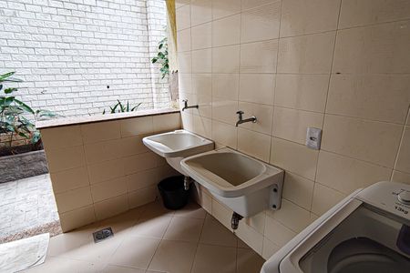 Casa à venda com 310m², 4 quartos e 2 vagaslavanderia