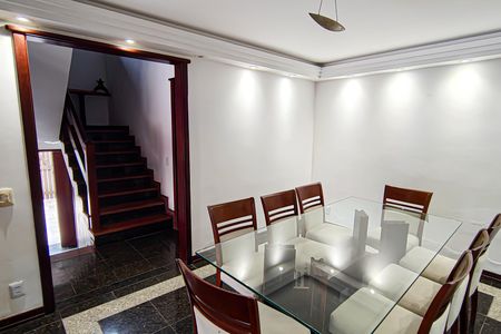 Casa à venda com 310m², 4 quartos e 2 vagassala 2