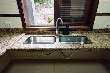 Casa à venda com 310m², 4 quartos e 2 vagascozinha