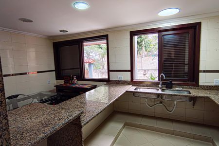 Casa à venda com 310m², 4 quartos e 2 vagascozinha