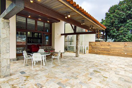 Casa à venda com 310m², 4 quartos e 2 vagasfrente da casa