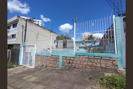 Casa à venda com 154m², 3 quartos e 2 vagas Casa à venda com 154m², 3 quartos e 2 vagasFachada