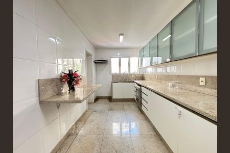 Apartamento para alugar com 154m², 4 quartos e 2 vagasCozinha