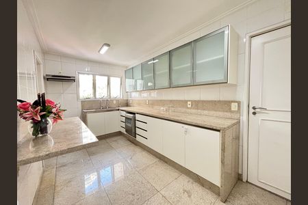 Apartamento para alugar com 154m², 4 quartos e 2 vagasCozinha