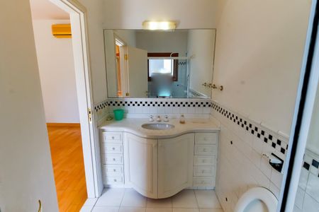 Casa para alugar com 1000m², 7 quartos e 5 vagasBanheiro da Suíte 1