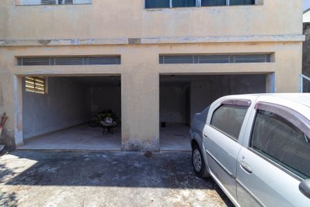 Casa à venda com 275m², 3 quartos e 6 vagas Casa à venda com 275m², 3 quartos e 6 vagasGaragem