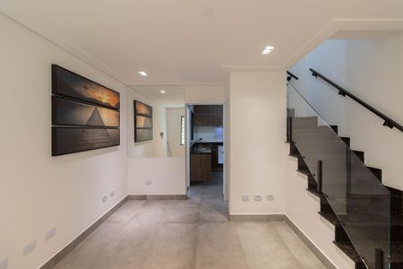 Sala de casa de condomínio à venda com 2 quartos, 87m² em Vila Guilhermina, São Paulo