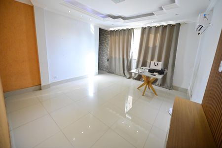 Apartamento para alugar com 130m², 4 quartos e 1 vagaSala