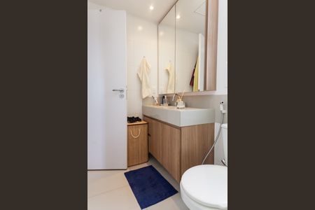 Apartamento à venda com 95m², 3 quartos e 2 vagas Apartamento à venda com 95m², 3 quartos e 2 vagasBanheiro Social