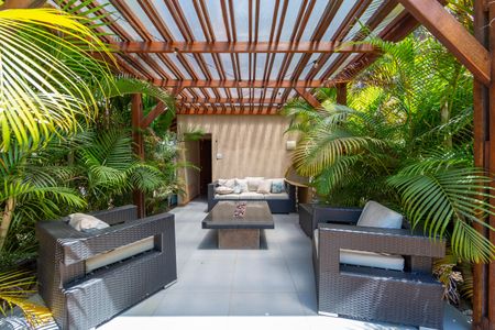 Casa de condomínio à venda com 492m², 5 quartos e 4 vagas Casa de condomínio à venda com 492m², 5 quartos e 4 vagasÁrea comum