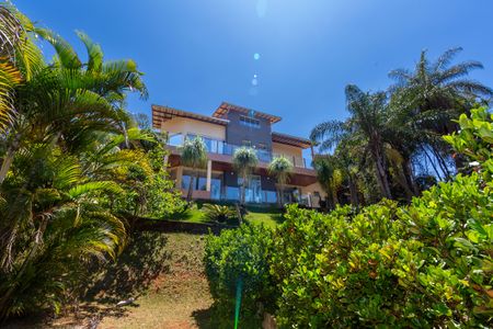 Casa de condomínio à venda com 492m², 5 quartos e 4 vagas Casa de condomínio à venda com 492m², 5 quartos e 4 vagasFachada