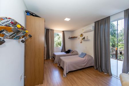 Casa de condomínio à venda com 492m², 5 quartos e 4 vagas Casa de condomínio à venda com 492m², 5 quartos e 4 vagasSuíte 2