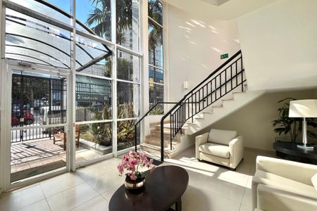 Apartamento à venda com 81m², 2 quartos e 2 vagasHall social