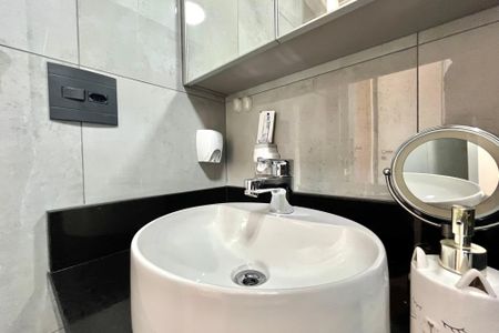 Apartamento à venda com 81m², 2 quartos e 2 vagasBanheiro da Suíte