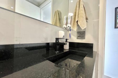 Apartamento à venda com 81m², 2 quartos e 2 vagasBanheiro Social