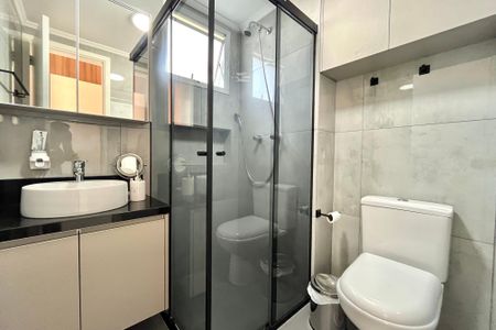 Apartamento à venda com 81m², 2 quartos e 2 vagasBanheiro da Suíte