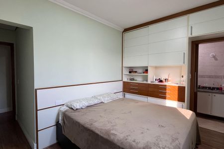 Apartamento para alugar com 220m², 3 quartos e 2 vagas Apartamento para alugar com 220m², 3 quartos e 2 vagasSuíte