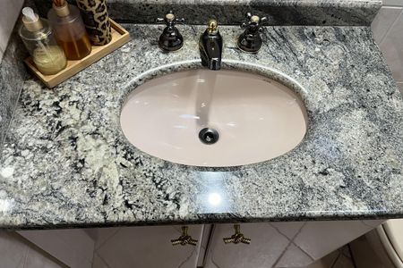 Apartamento para alugar com 220m², 3 quartos e 2 vagas Apartamento para alugar com 220m², 3 quartos e 2 vagasBanheiro 2