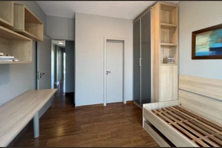 Casa de condomínio à venda com 240m², 4 quartos e 2 vagas