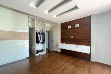 Casa de condomínio à venda com 240m², 4 quartos e 2 vagas