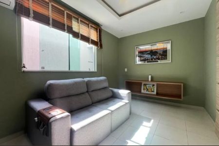 Casa de condomínio à venda com 240m², 4 quartos e 2 vagas